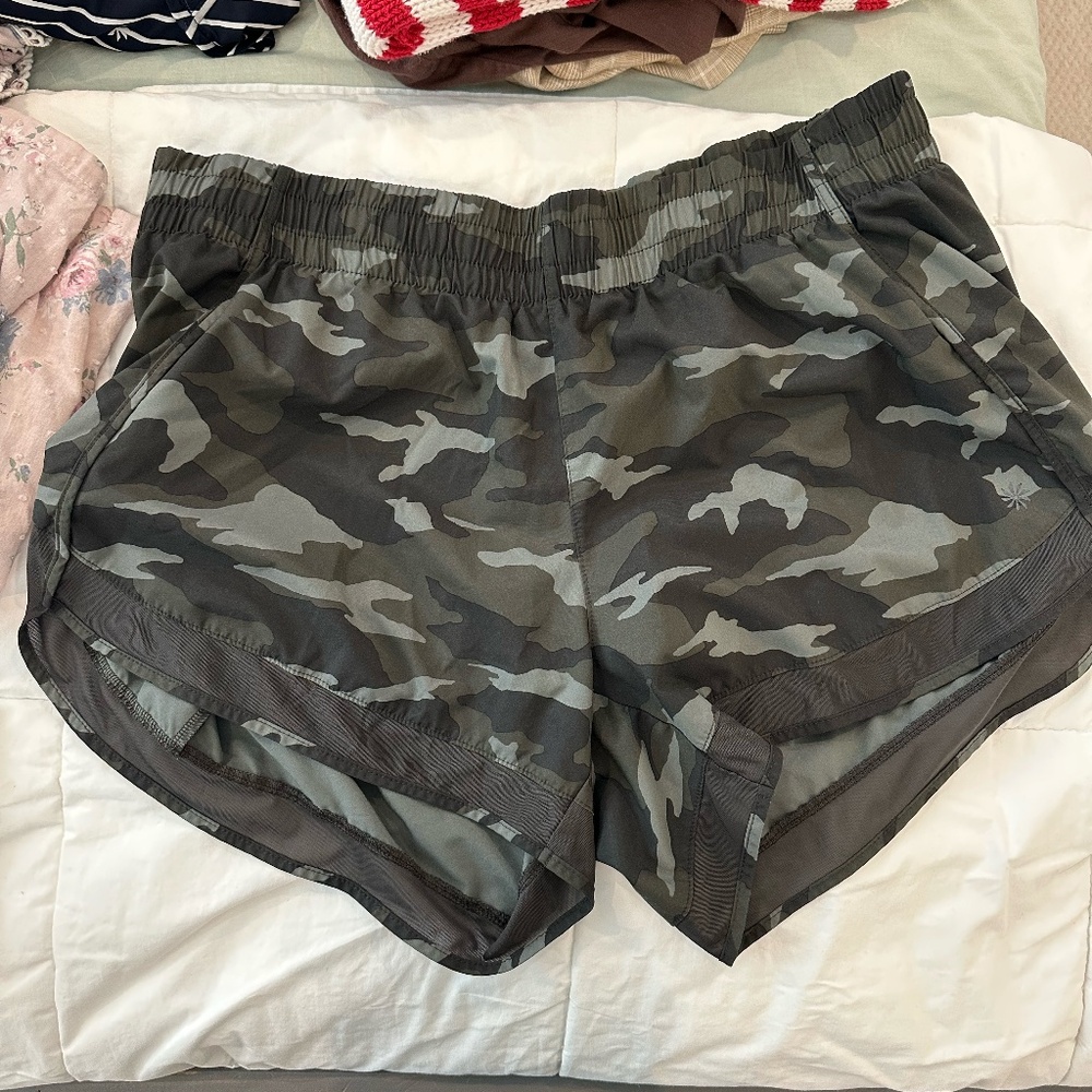 Athleta mesh racer run shorts